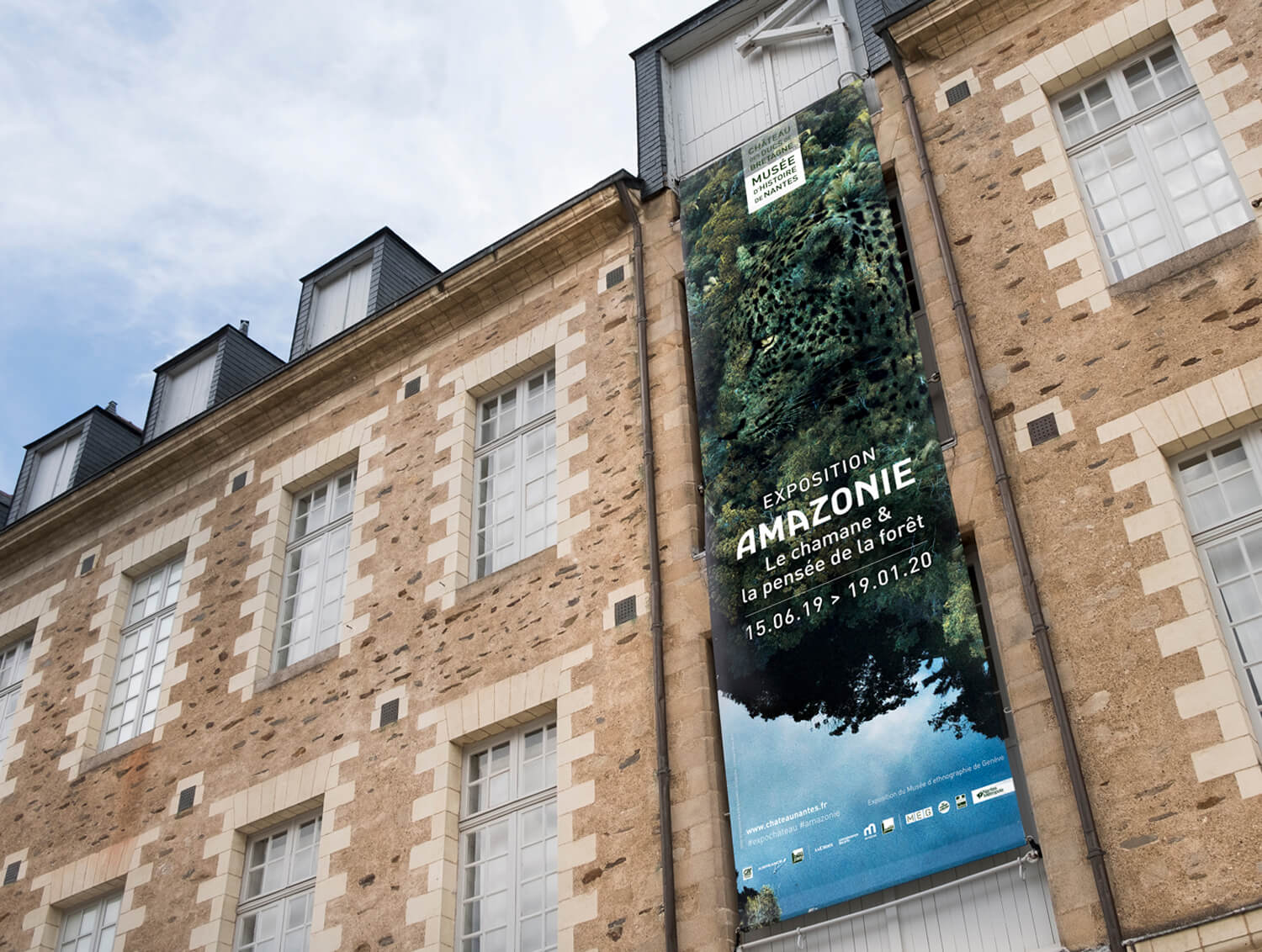 facade batiment des exposition château nantes